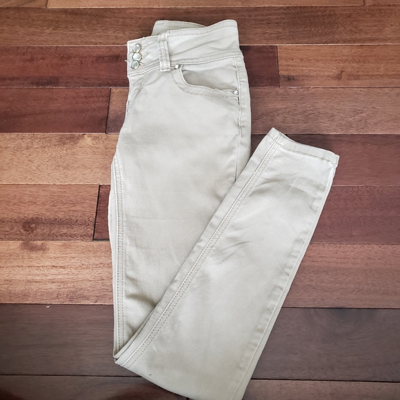 🤎 Cute button detailed khaki coloured pants - Picture 3 of 3